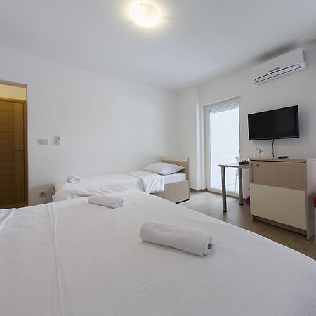 Villa Klara Guest House Baška Voda Buitenkant foto