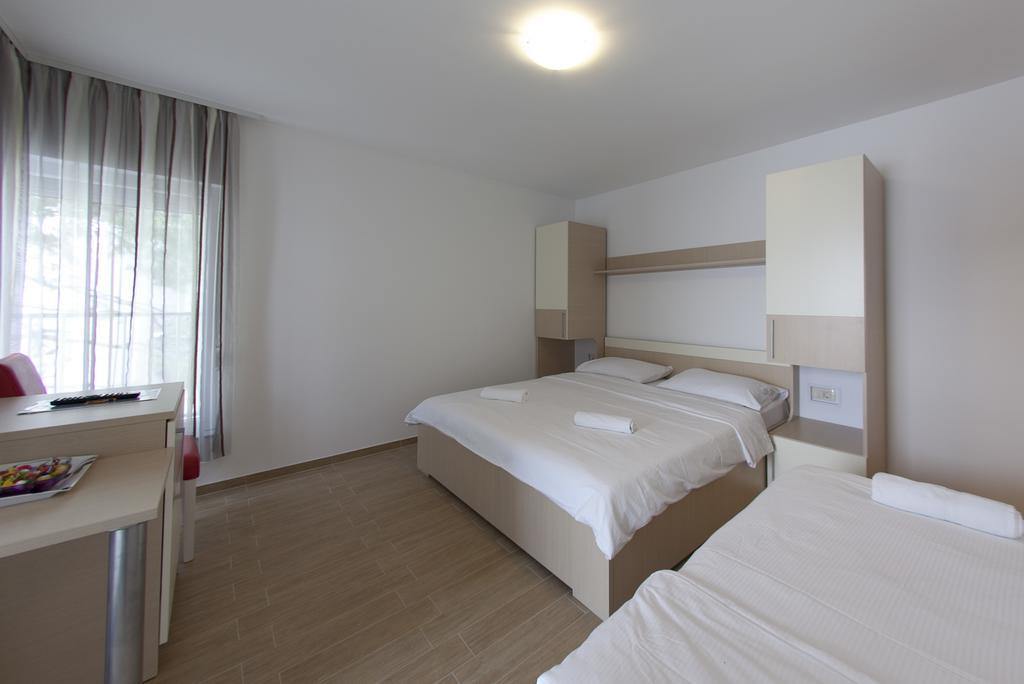Villa Klara Guest House Baška Voda Buitenkant foto