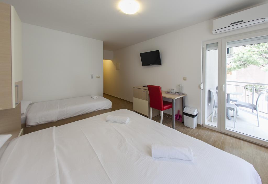 Villa Klara Guest House Baška Voda Buitenkant foto